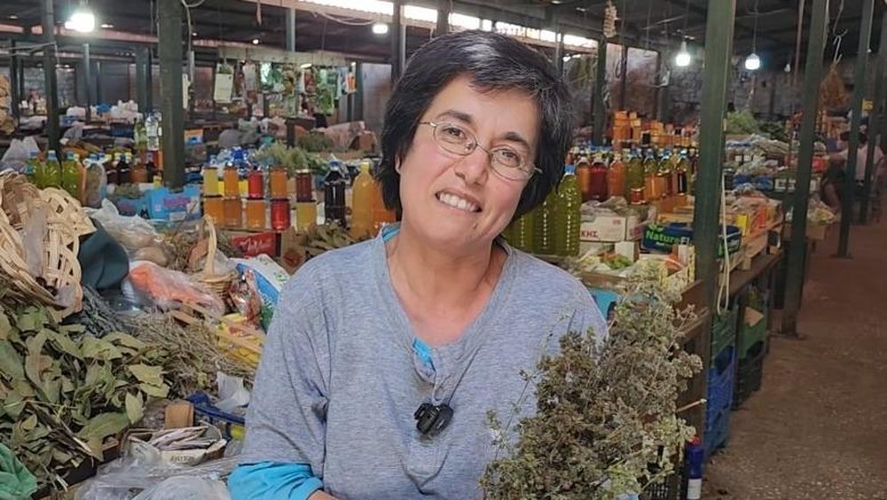 Bardha e Sarand&euml;s shijon fam&euml;n nga reklama me Mu&ccedil;in