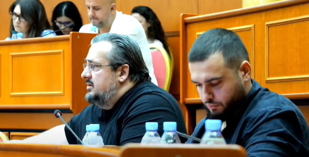 Mbledhja e K&euml;shillit Bashkiak t&euml; Tiran&euml;s/ Opozita k&euml;rkon