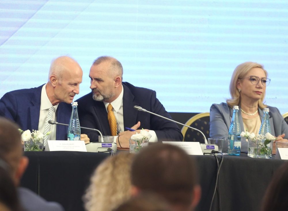 Kodi Penal/ Socialist&euml;t vrasin akuzat p&euml;r shp&euml;rdorim detyre dhe