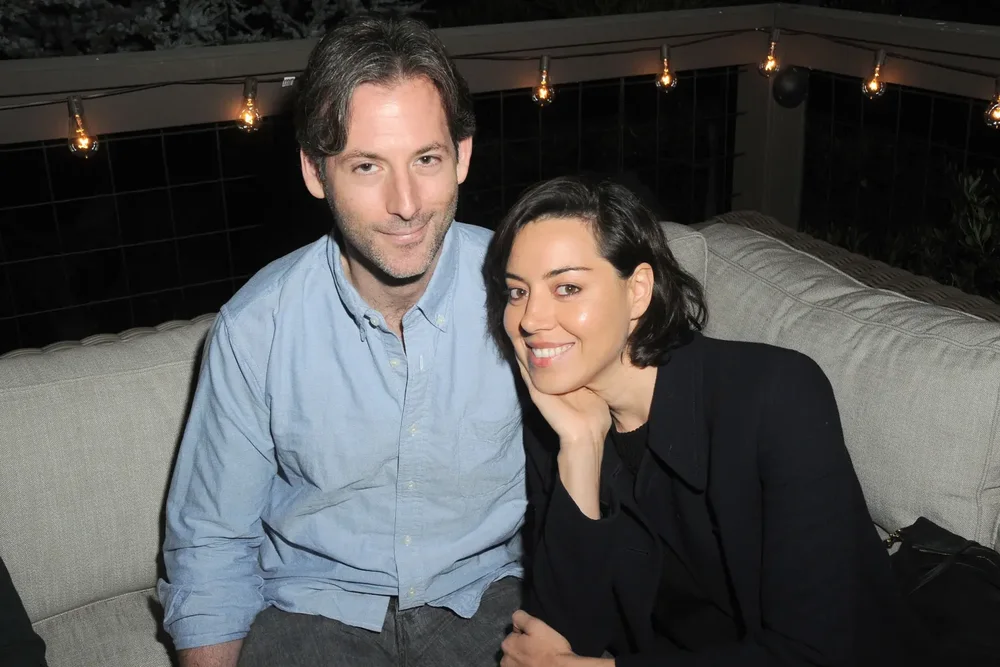 Aubrey Plaza flet p&euml;r her&euml; t&euml; par&euml; pas humbjes s&euml;