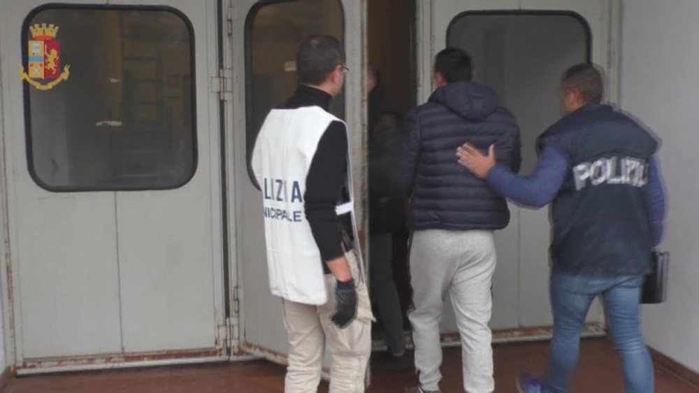 PAMJET/ Shqiptar&euml;t "kokat" e prostitucionit n&euml; Piacenza, 10