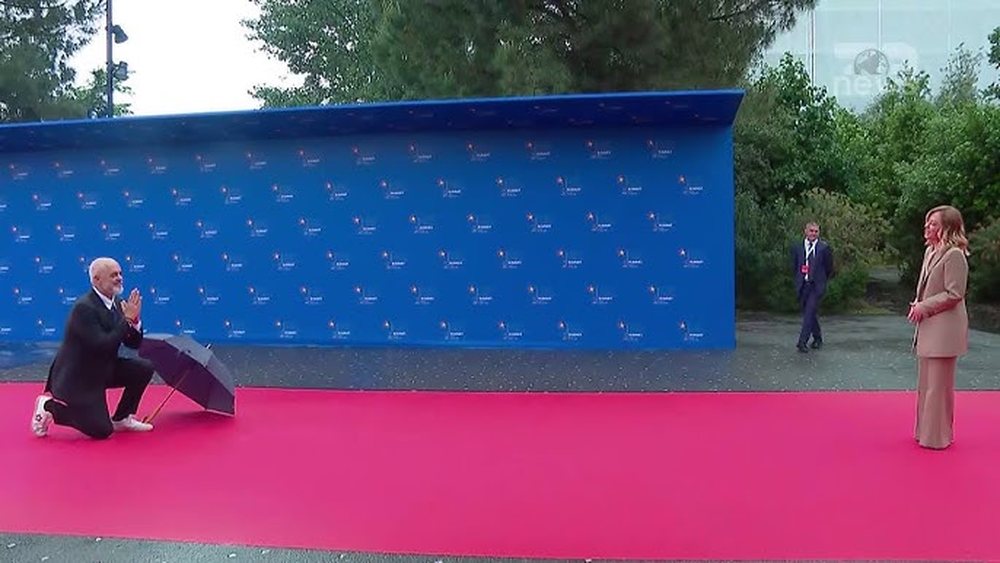 Ironia e mediave italiane: Teatri i mbret&euml;resh&euml;s Giorgia e