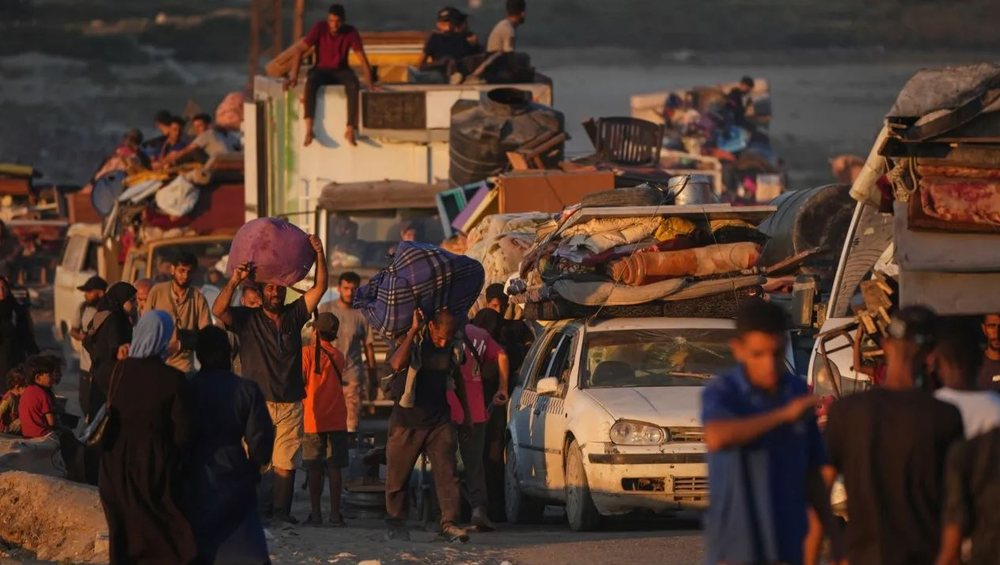 I ikin luft&euml;s, rreth 640,000 palestinez&euml; largohen nga Gaza