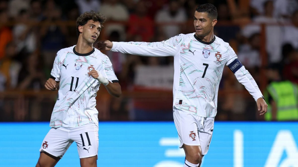 Cristiano Ronaldo shp&euml;rthen, mbron Felix nga kritikat: &ldquo;Idiot&euml;t