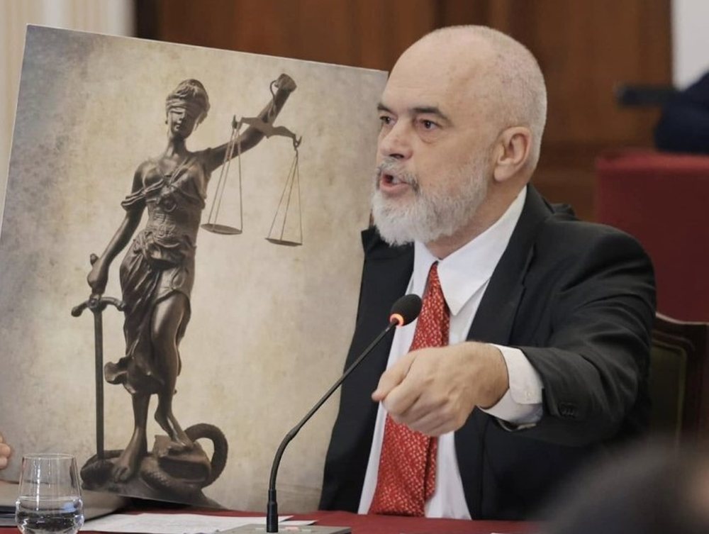 Shoqata e Gjyqtar&euml;ve d&euml;non sulmet e Ram&euml;s si &ldquo;n&euml;