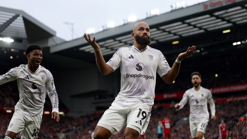 Liverpool nuk di m&euml; t&euml; fitoj&euml;, 2-1 p&euml;r United n&euml;