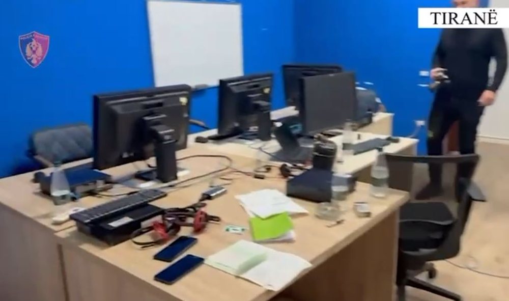 Mashtronin shtetasit e huaj t&euml; investonin n&euml; bursa fiktive, tre