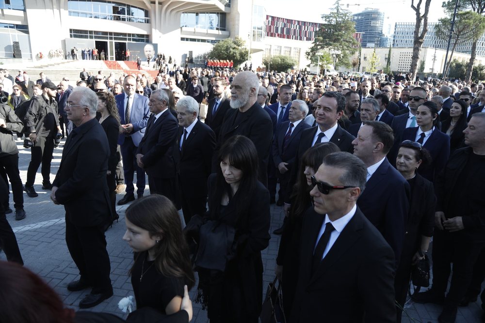 &Ccedil;far&euml; nuk u pa n&euml; TV/ Tensioni mes Ram&euml;s dhe Ballukut