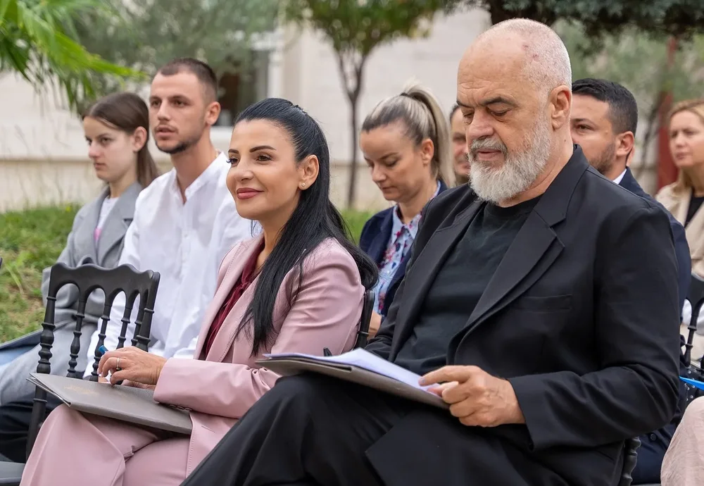 Fjalori online/ &Ccedil;'kuptim ka epiteti "pallosh" q&euml;