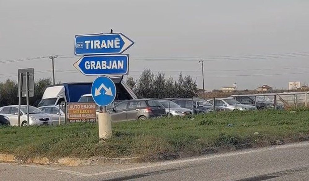 Aksident n&euml; aksin Lushnje-Rrogozhin&euml;/ Kamioni p&euml;rplas
