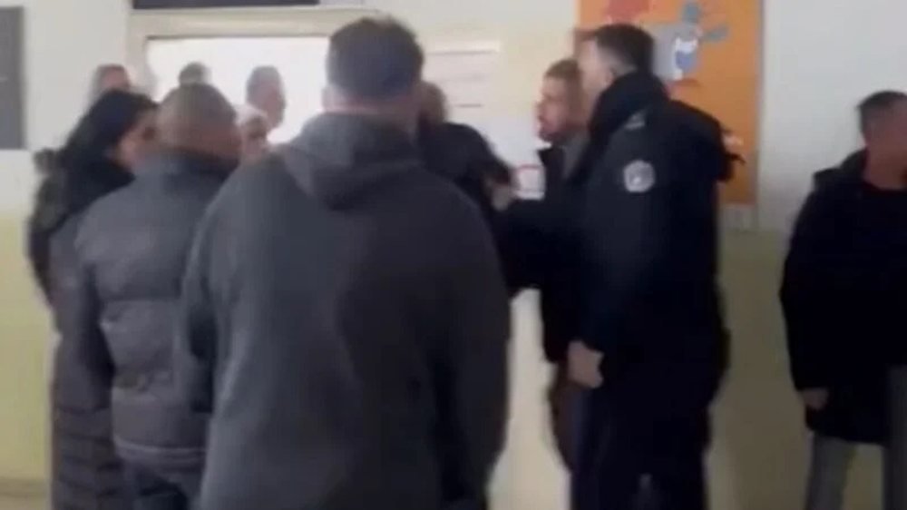 Incident n&euml; nj&euml; qend&euml;r votimi n&euml; Kosov&euml;, sherr mes