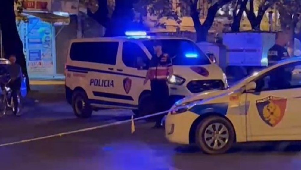N&euml; k&euml;rkim i riu/ Rr&euml;mbeu taksin&euml; n&euml; Tiran&euml;,