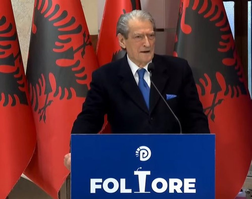 Berisha: Jemi komb n&euml; zhdukje! 700 mij&euml; t&euml; rinj ik&euml;n n&euml;