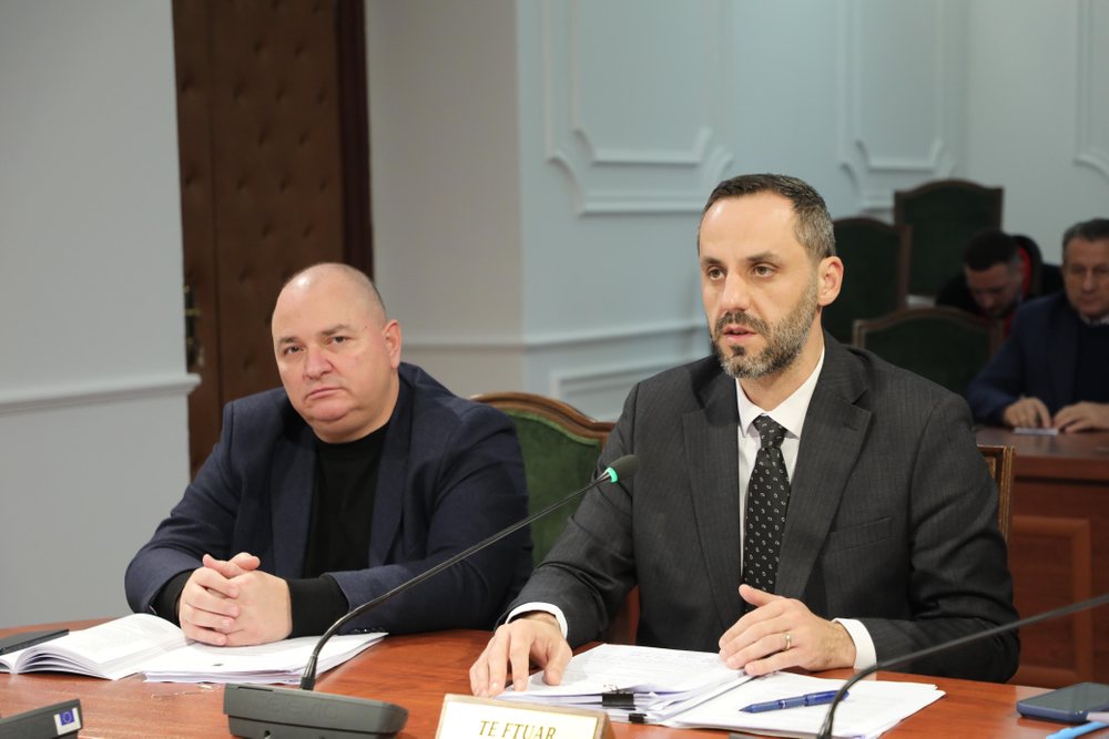 Kodi Penal/ Dekriminalizohet shpifja p&euml;r gazetar&euml;t, burg p&euml;r