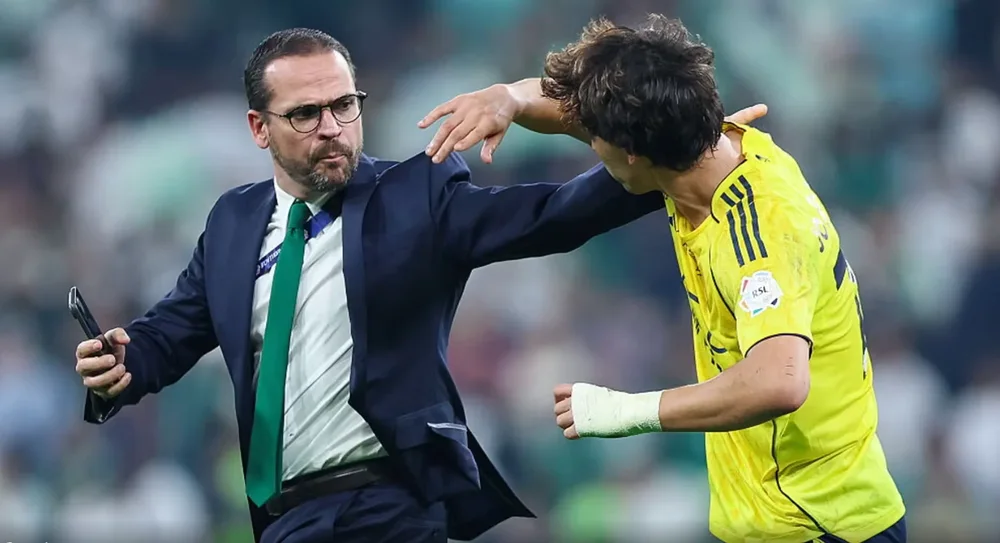 Al Ahli thyen Al Nassr e plas sherri: Felix goditet me shuplak&euml; e nuk
