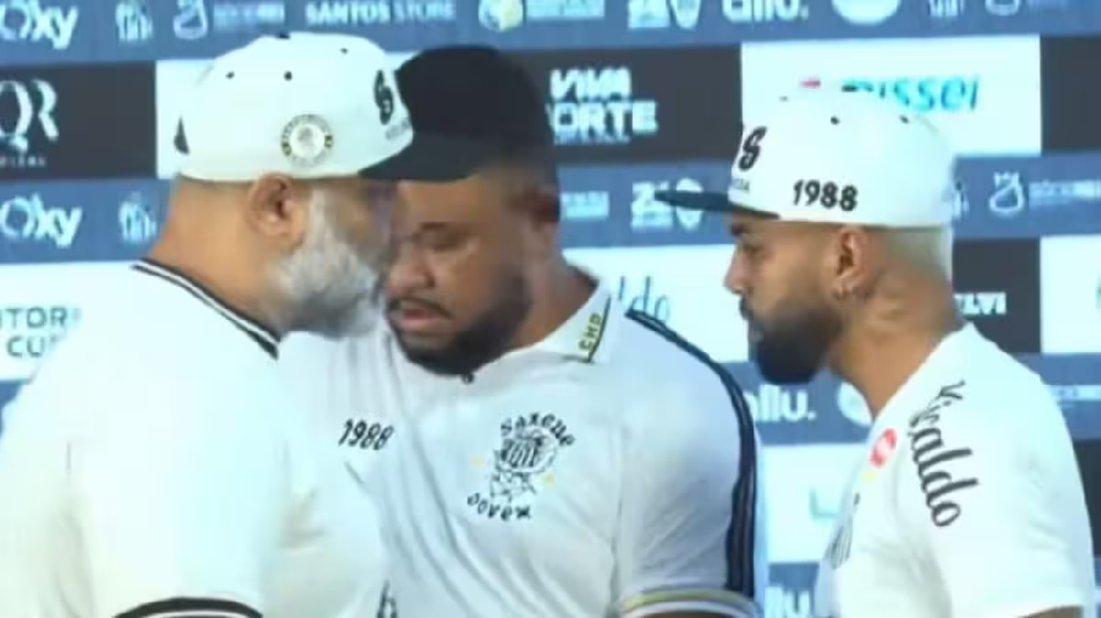 Gabigol konfrontohet nga ultrasit n&euml; prezantimin te Santos:&ldquo;K&euml;tu