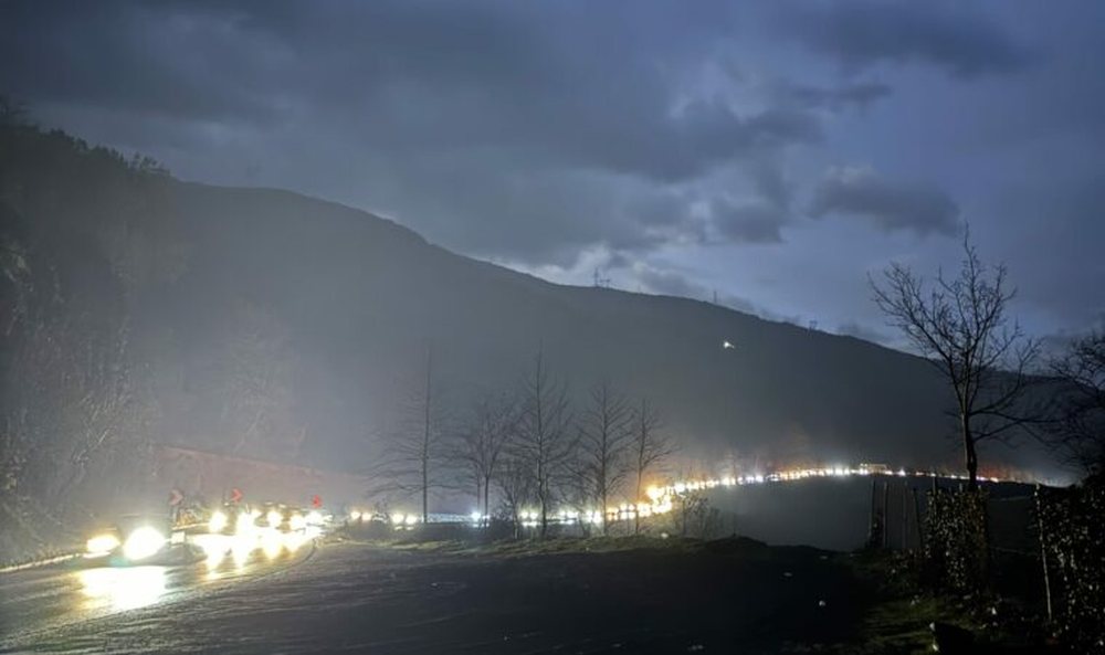 "Ku &euml;sht&euml; policia?"/ Qindra makina t&euml; bllokuara n&euml;