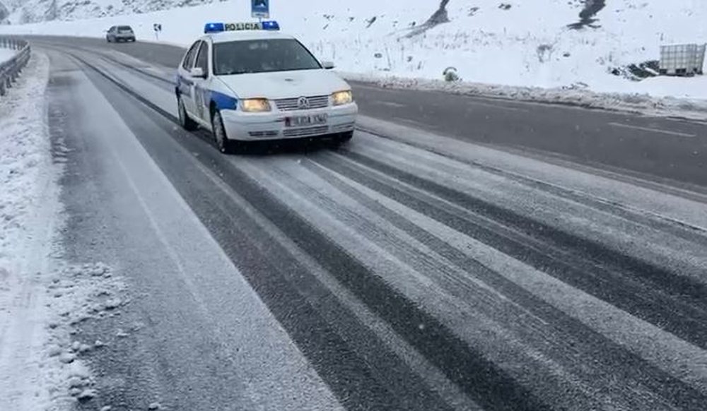 Dib&euml;r/ Reshjet e bor&euml;s &ldquo;pushtojn&euml;&rdquo; zonat malore,