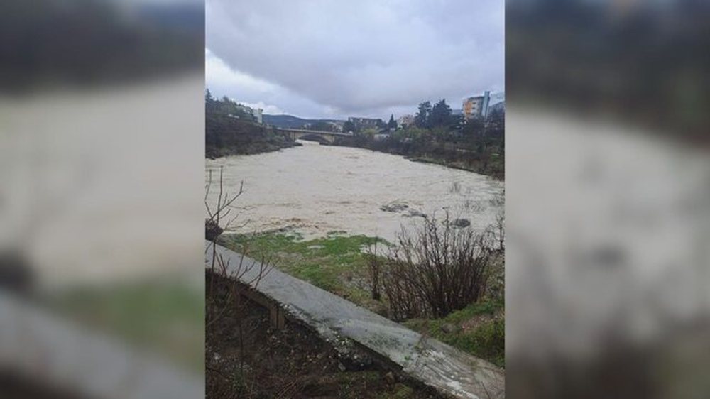 P&euml;rmbytjet n&euml; qarkun e Vlor&euml;s/ Prani uji n&euml; disa banesa