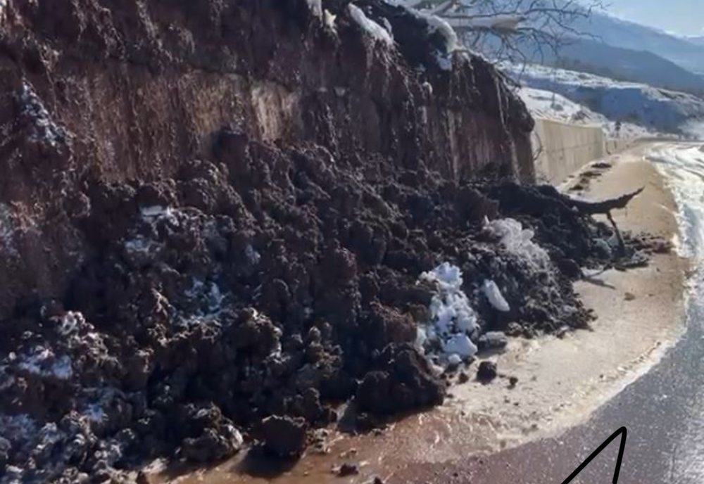 Shembje masivi dherash n&euml; aksin Herebel-Peshkopi, rrezikohet i rrug&euml;s