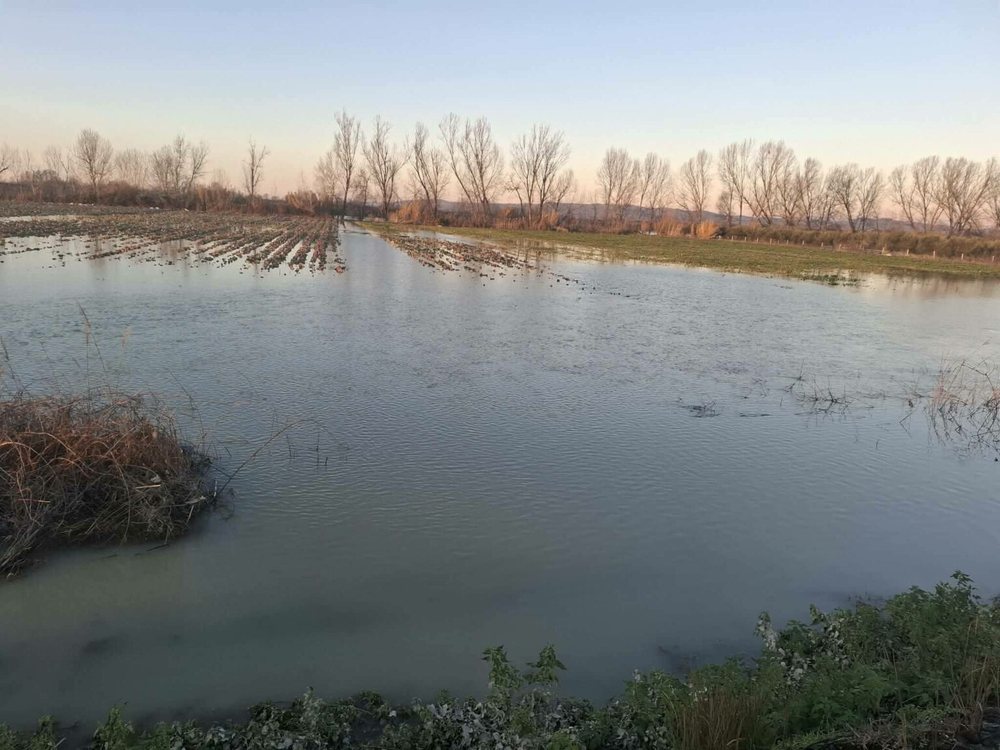 Shkarkimet nga digat, kanalet e bllokuara, rritet sip&euml;rfaqja e serrave