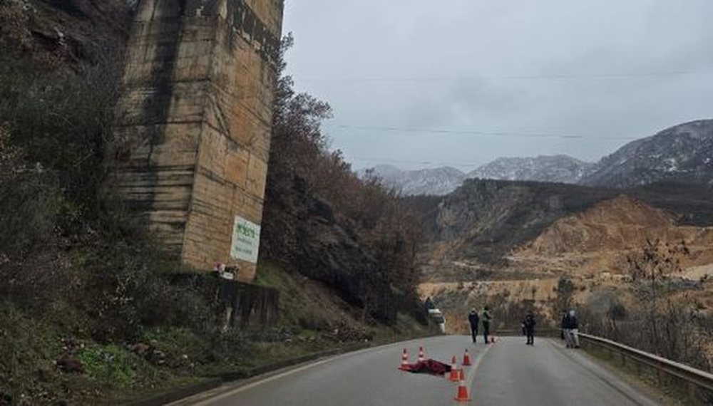 E r&euml;nd&euml; n&euml; Prrenjas/ I moshuari bie nga ura e Bushtric&euml;s dhe