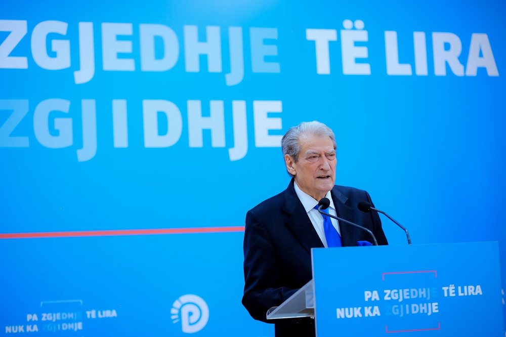 Berisha paralajm&euml;ron vijim t&euml; tubimeve: Protest&euml; p&euml;r