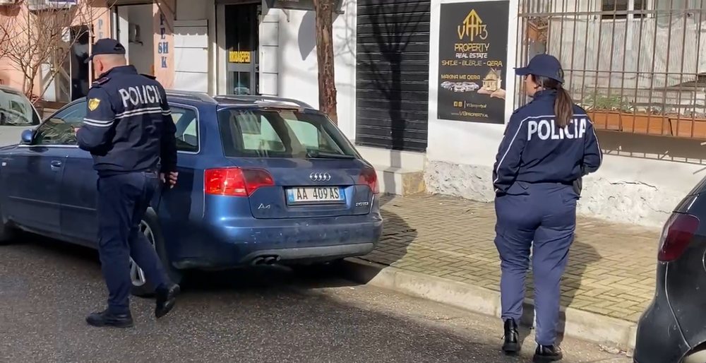 E r&euml;nd&euml; n&euml; Durr&euml;s, babai plagos me thik&euml; vajz&euml;n
