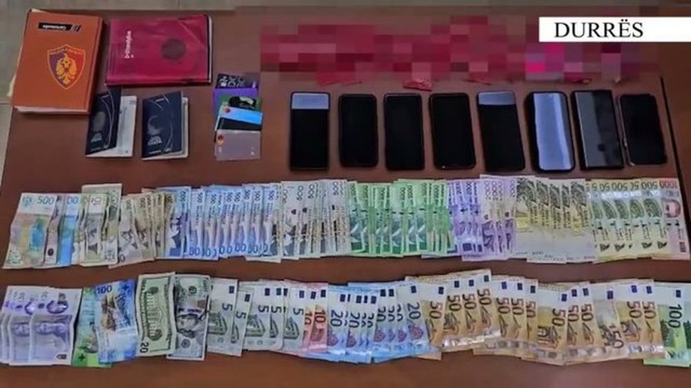Ushtronin prostitucion n&euml; apartament me qira/ N&euml; hetim dy braziliane