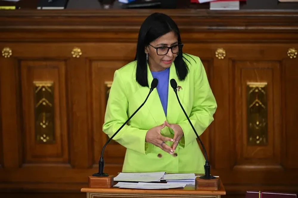 Pas arrestimit t&euml; Maduros, presidentja e Venezuel&euml;s mbyll burgun