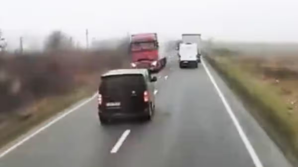Aksident i tmerrsh&euml;m, humbin jet&euml;n shtat&euml; tifoz&euml; t&euml;