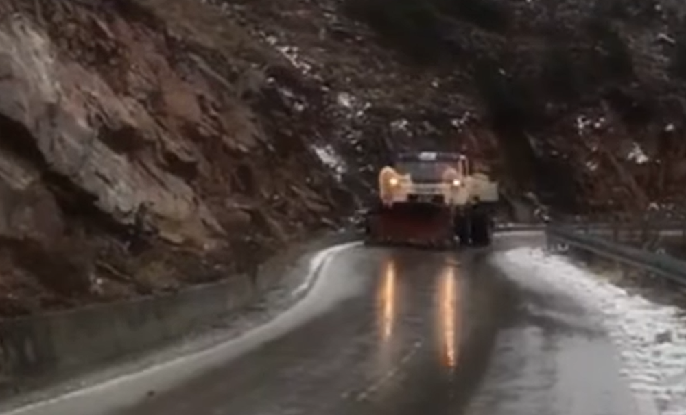 Kuk&euml;s, rr&euml;shqitje gur&euml;sh dhe inertesh n&euml; disa rrug&euml;