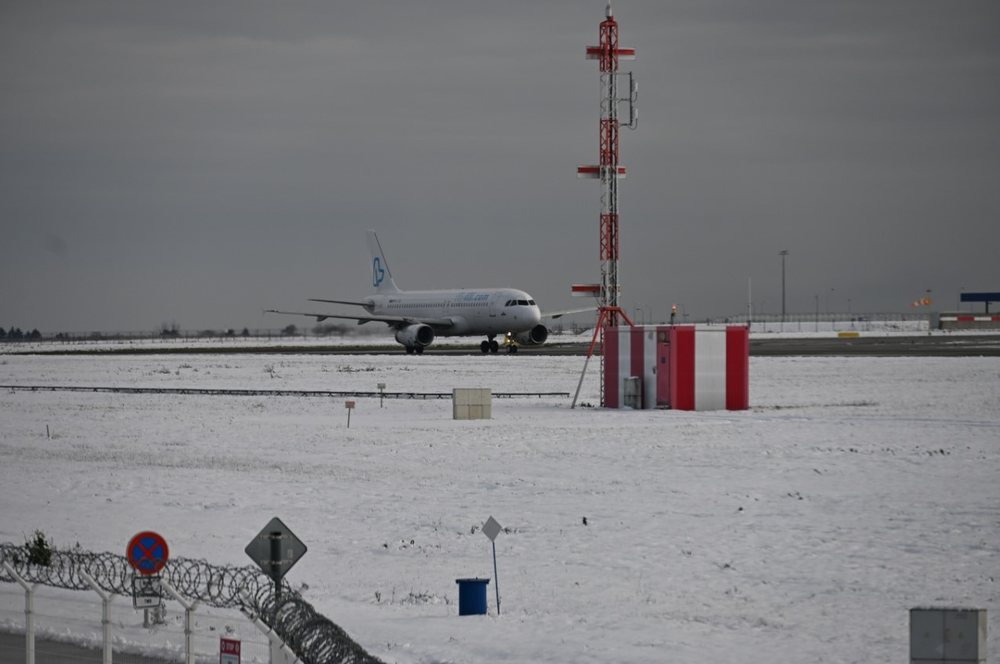 Ngricat paralizojn&euml; aeroportet n&euml; Vjen&euml; dhe Prag&euml;, anulime