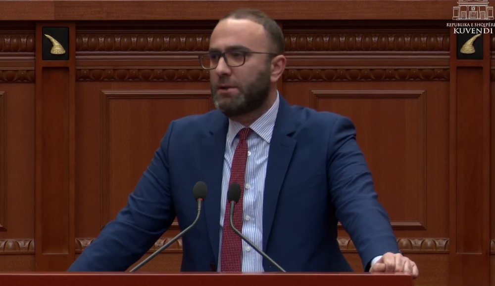 Bardhi n&euml; Kuvend: Ftesa p&euml;r &ldquo;Bordin e Paqes&rdquo; ndaj kombit