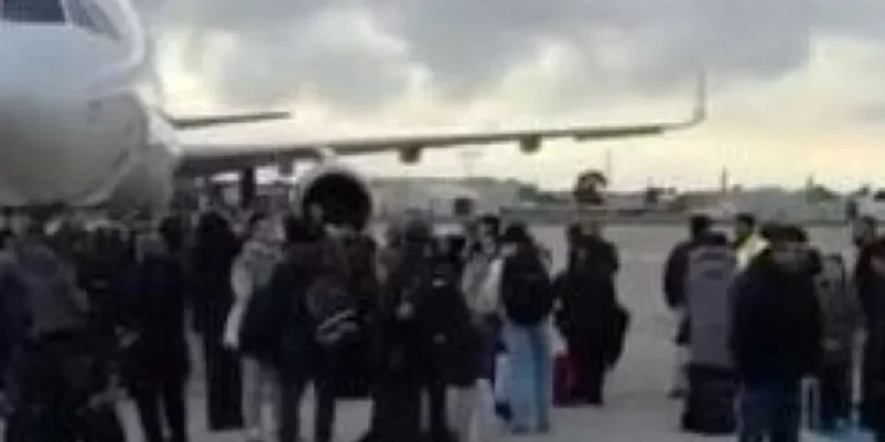 Dol&euml;n n&euml; pist&euml;n e avionit dhe b&euml;n&euml; trazira n&euml;