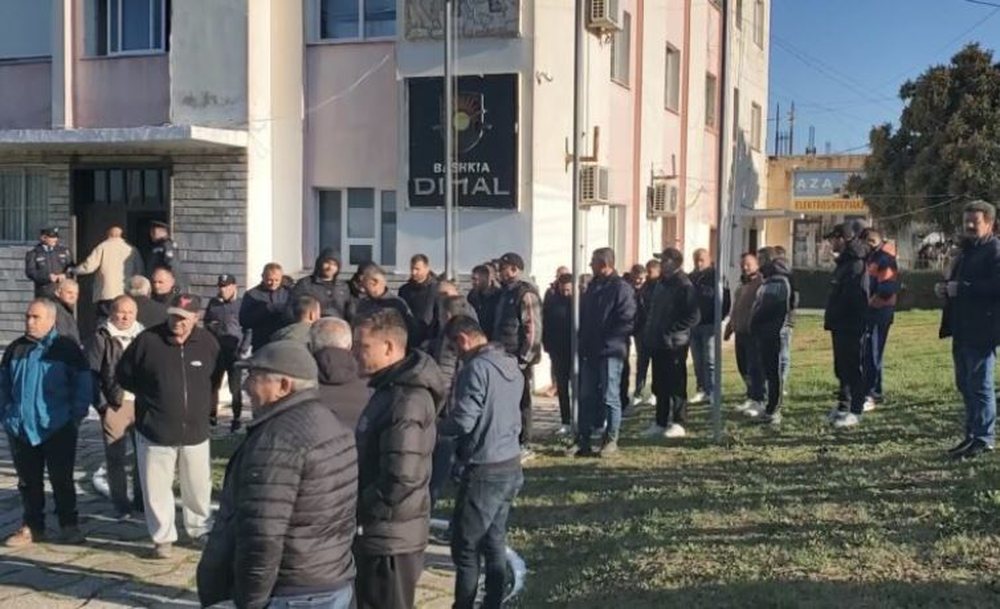Banoret protest&euml; p&euml;r p&euml;rmbytjet para bashkis&euml; Dimal