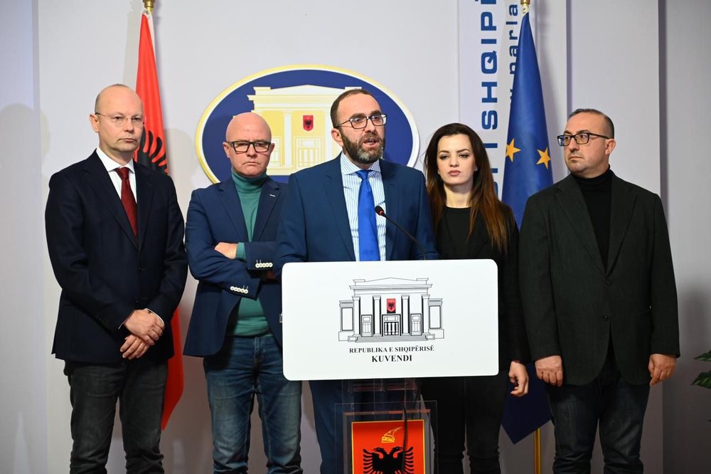 PS refuzon K&euml;shillin e Mandateve, Bardhi: Do &ccedil;ojm&euml; Peleshin