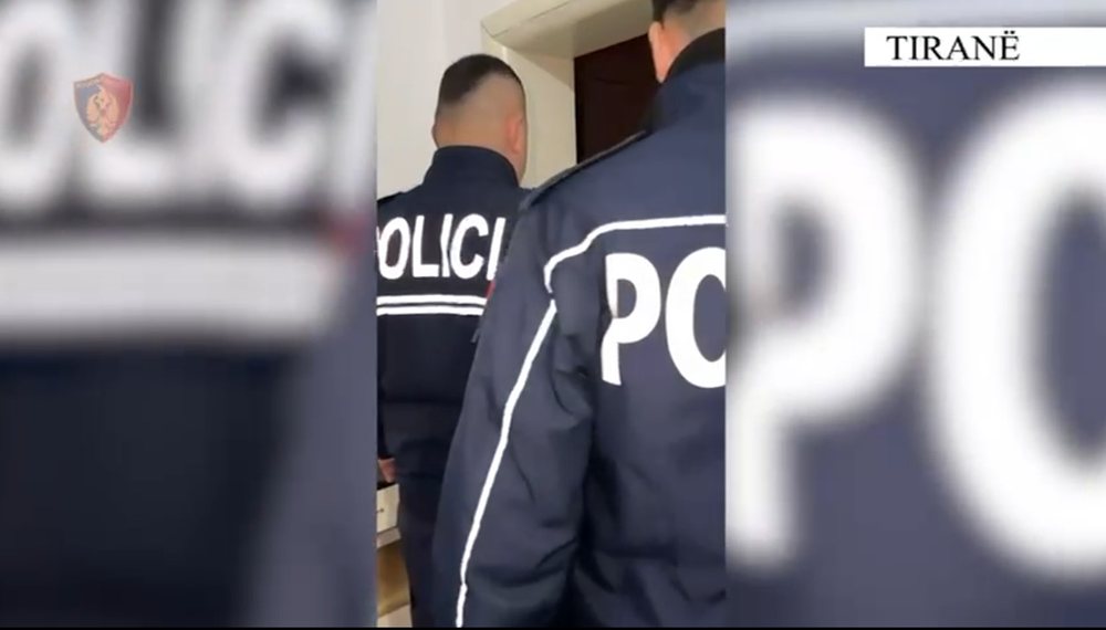 I mor&euml;n 40 mij&euml; euro 55-vje&ccedil;arit duke e mashtruar online/ 3