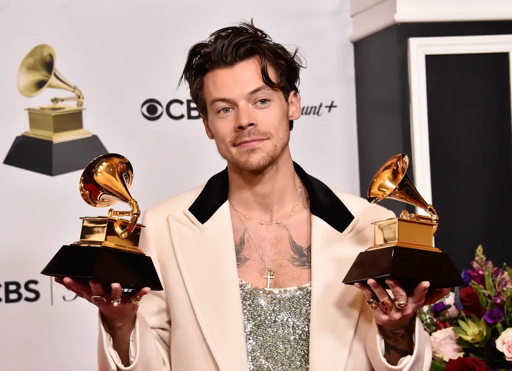 Harry Styles reagon ndaj aludimeve p&euml;r pamjen e tij