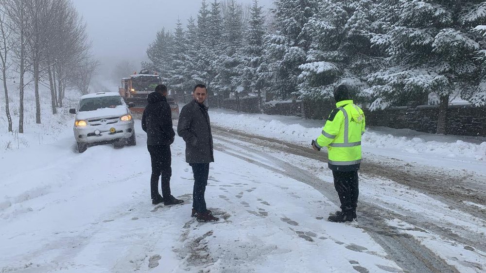 &Ccedil;arja e argjinatur&euml;s s&euml; Devollit p&euml;rmbyt tokat, bllokon