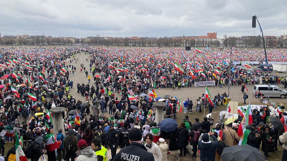 Afro 250 mij&euml; persona protestuan kund&euml;r regjimit iranian n&euml;