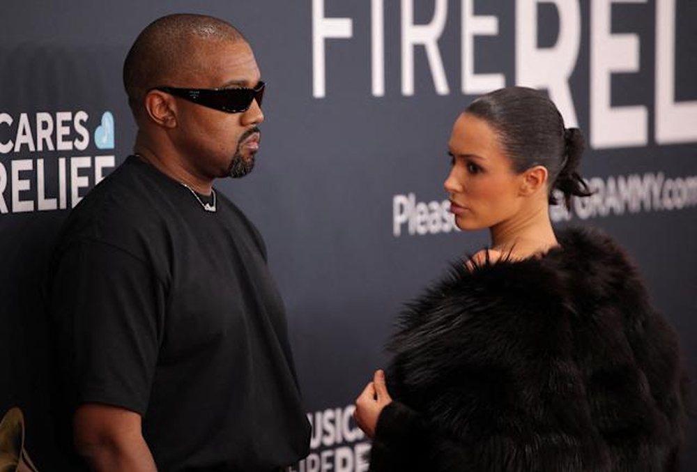 Bianca Censori flet p&euml;r kriz&euml;n personale dhe mb&euml;shtetjen e West