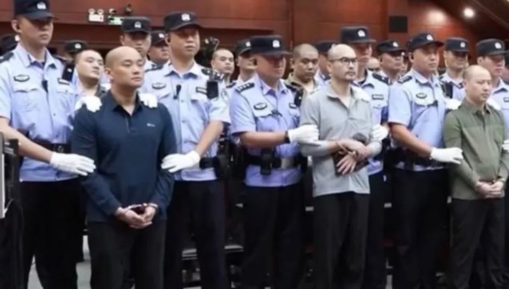 Kina ekzekuton kat&euml;r an&euml;tar&euml; t&euml; tjer&euml; t&euml; mafias