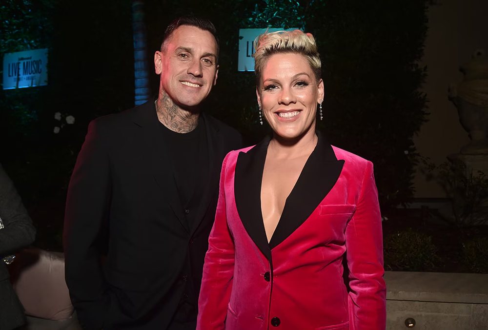 Pink reagon ndaj thashethemeve p&euml;r ndarje me Carey Hart