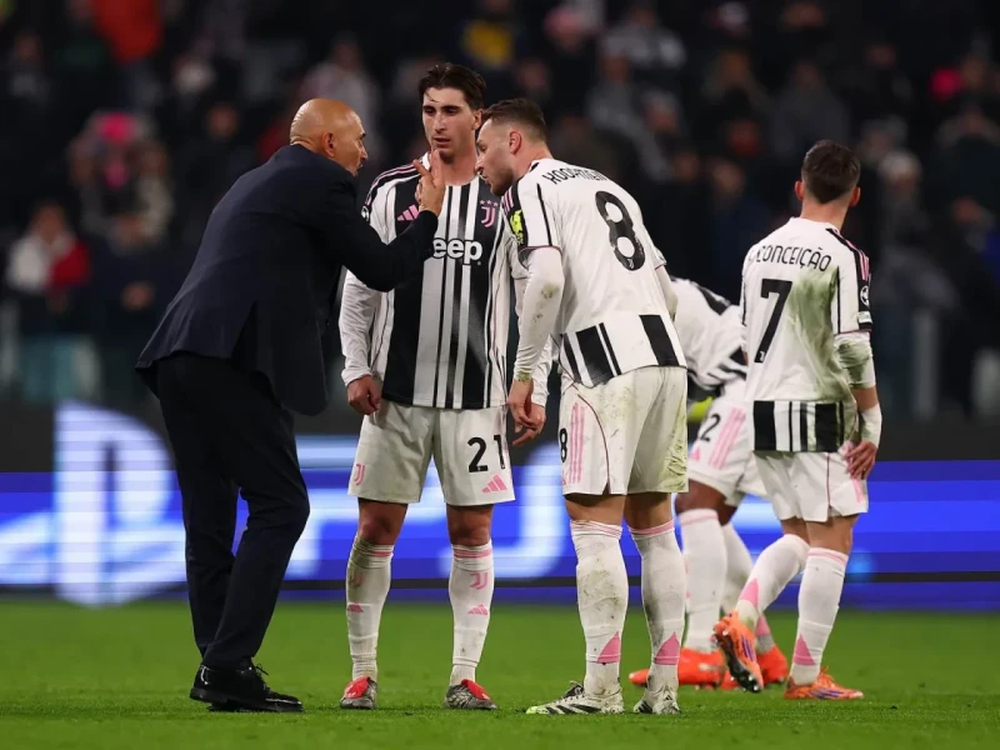 Juventus, p&euml;rplasja n&euml; dhomat e zhveshjes me skuadr&euml;n: