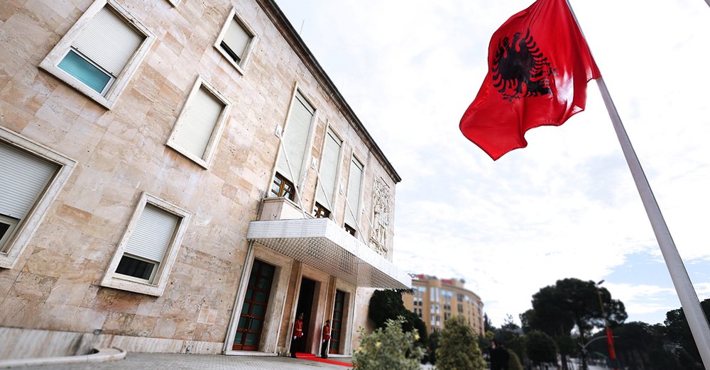 Rama shkarkon edhe drejtorin e antikorrupsionit