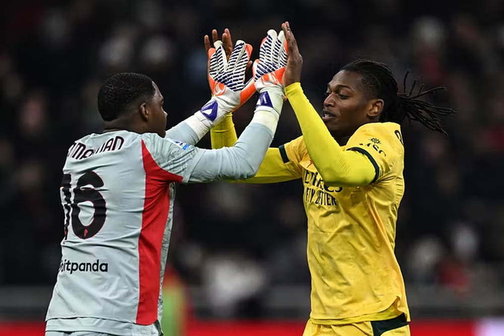 Gaf&euml; e Maignan, Leao shp&euml;ton Milan nga humbja: Como