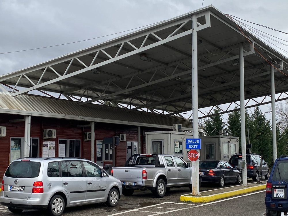Pas shembjes n&euml; Librazhd, dogana e Bllat&euml;s kolapsohet nga trafiku