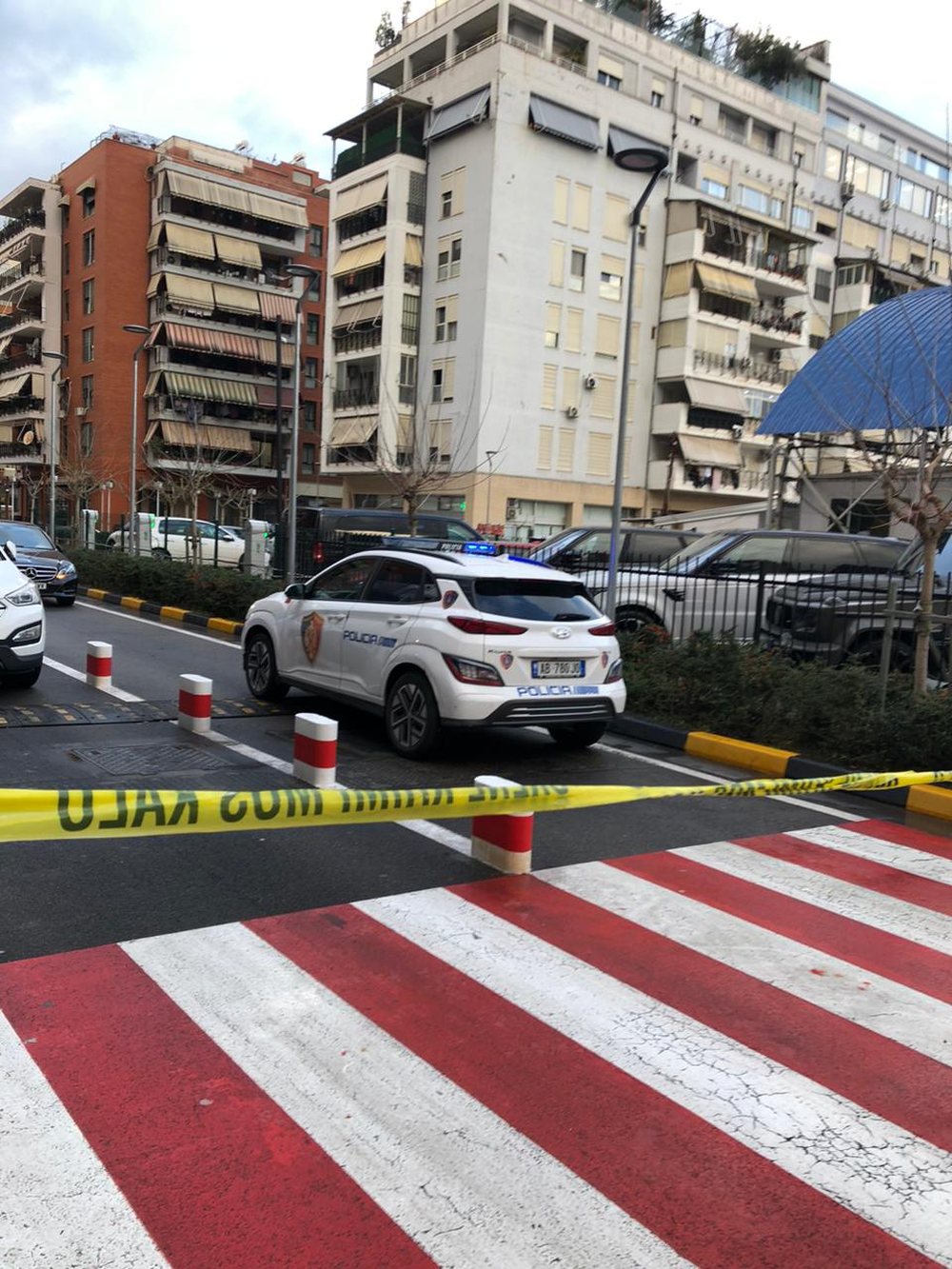 LAJM I FUNDIT/ T&euml; sht&euml;na me arm&euml; zjarri n&euml; Tiran&euml;,