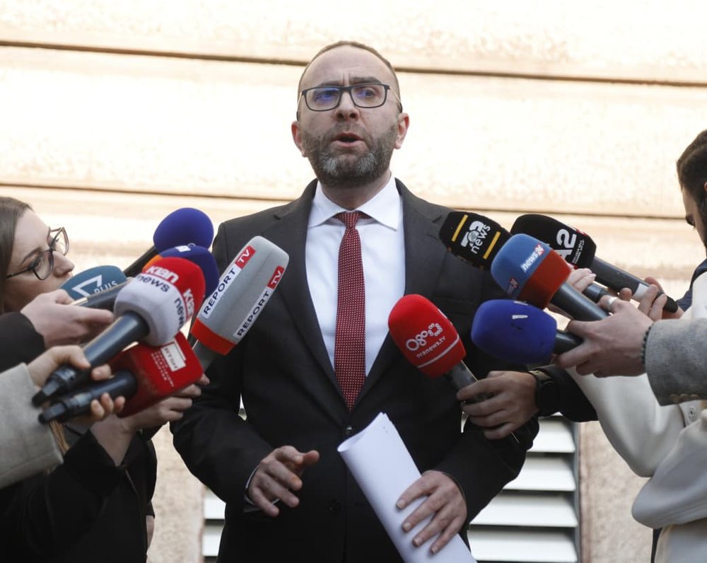 Gaz Bardhi del nga mbledhja p&euml;r Ballukun, tregon &ccedil;far&euml;